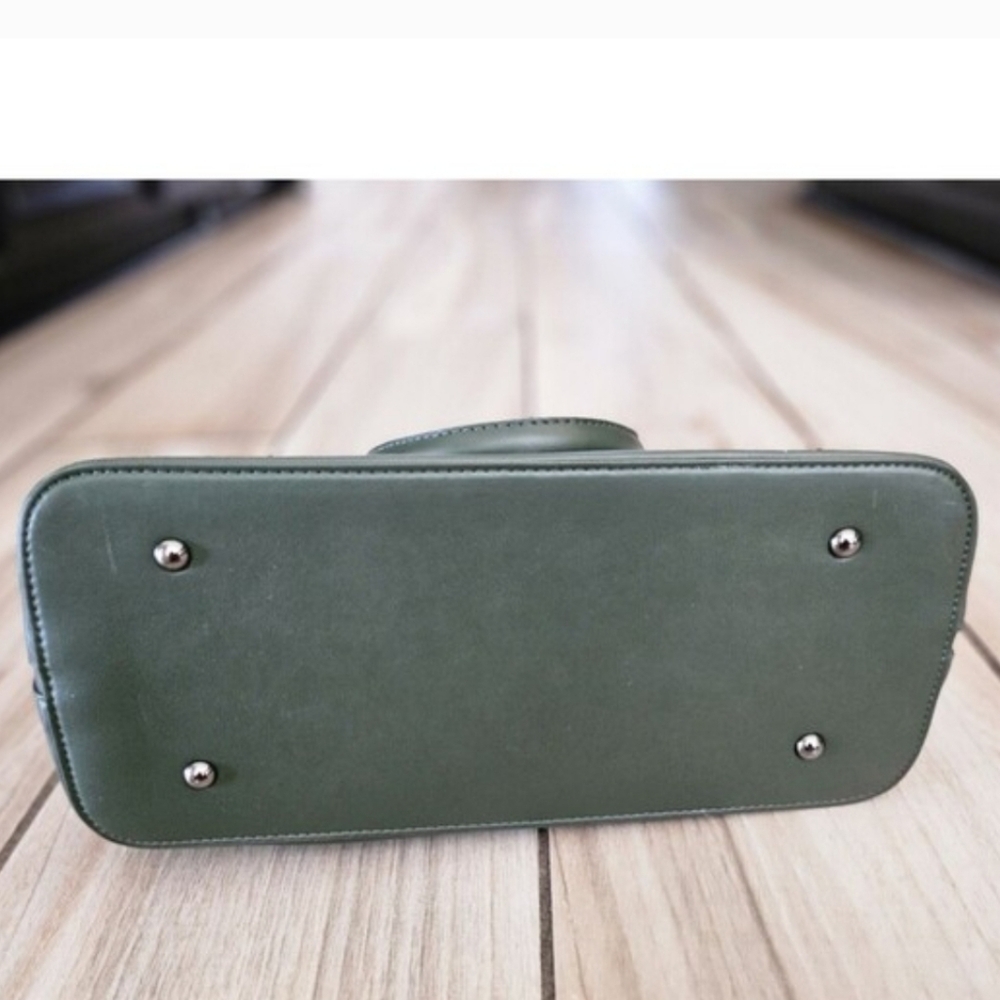 Adrienne Vittadini Women's Green Casual Chic Leather handbag. - Picture 9 of 15